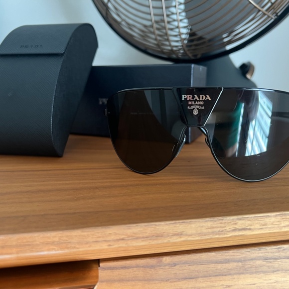 Authentic brand new Prada aviator wrap around sunglasses - Picture 3 of 6